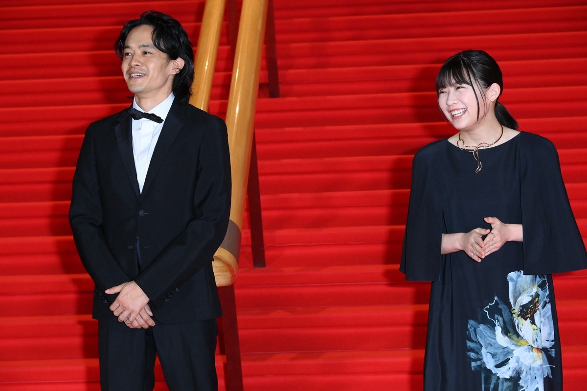 伊藤沙莉、気品あふれるブラックドレスで　コロナ禍に思い巡らせる＜第34回東京国際映画祭＞