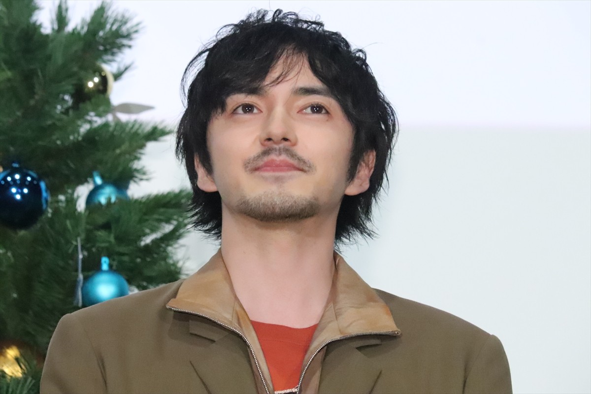 林遣都、小松菜奈との写真撮影に嘆き？「自分が素人みたいに見える」