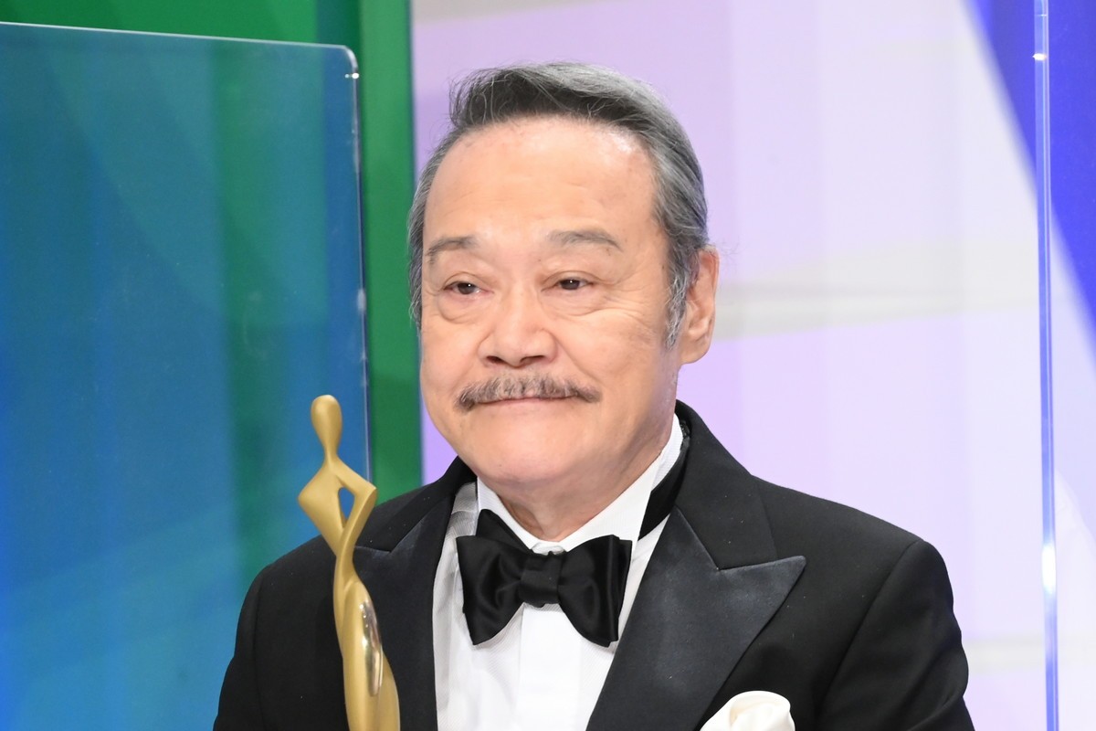 ＜ドラマアウォード2021＞綾瀬はるか、笑顔満開！　『天国と地獄』で主演女優賞受賞