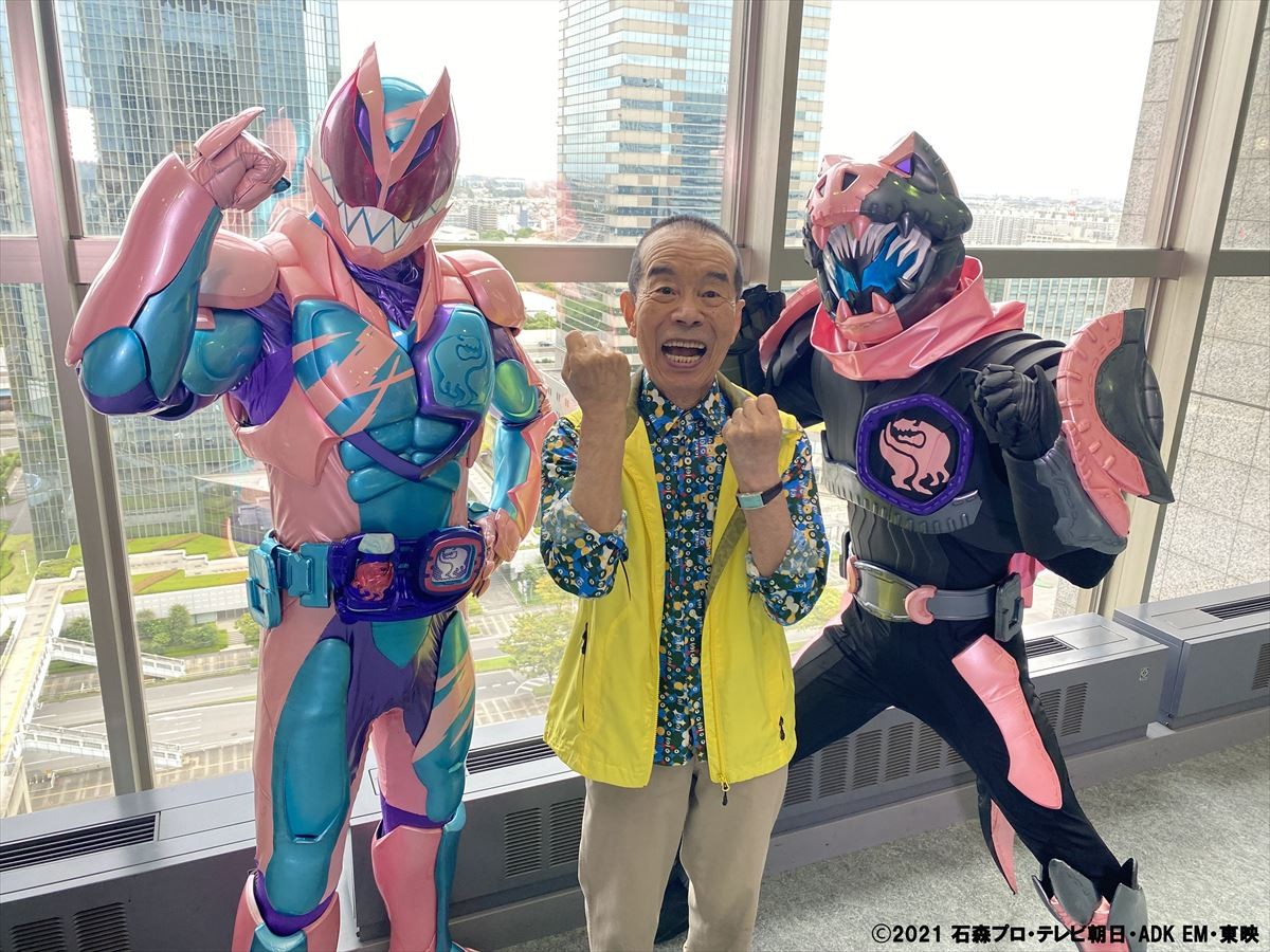 『仮面ライダーリバイス』にゲスト出演する林家木久扇