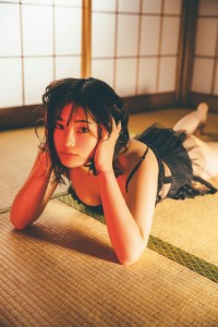 中屋柚香、週刊誌「FLASH」10月19日発売号より