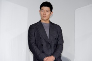 映画『燃えよ剣』公開御礼舞台あいさつに登場した鈴木亮平