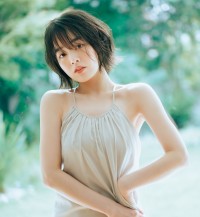 伊原六花、グラビアでセクシーな大人の表情