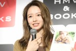 自身のカレンダー発売記念イベントに登壇した山本舞香