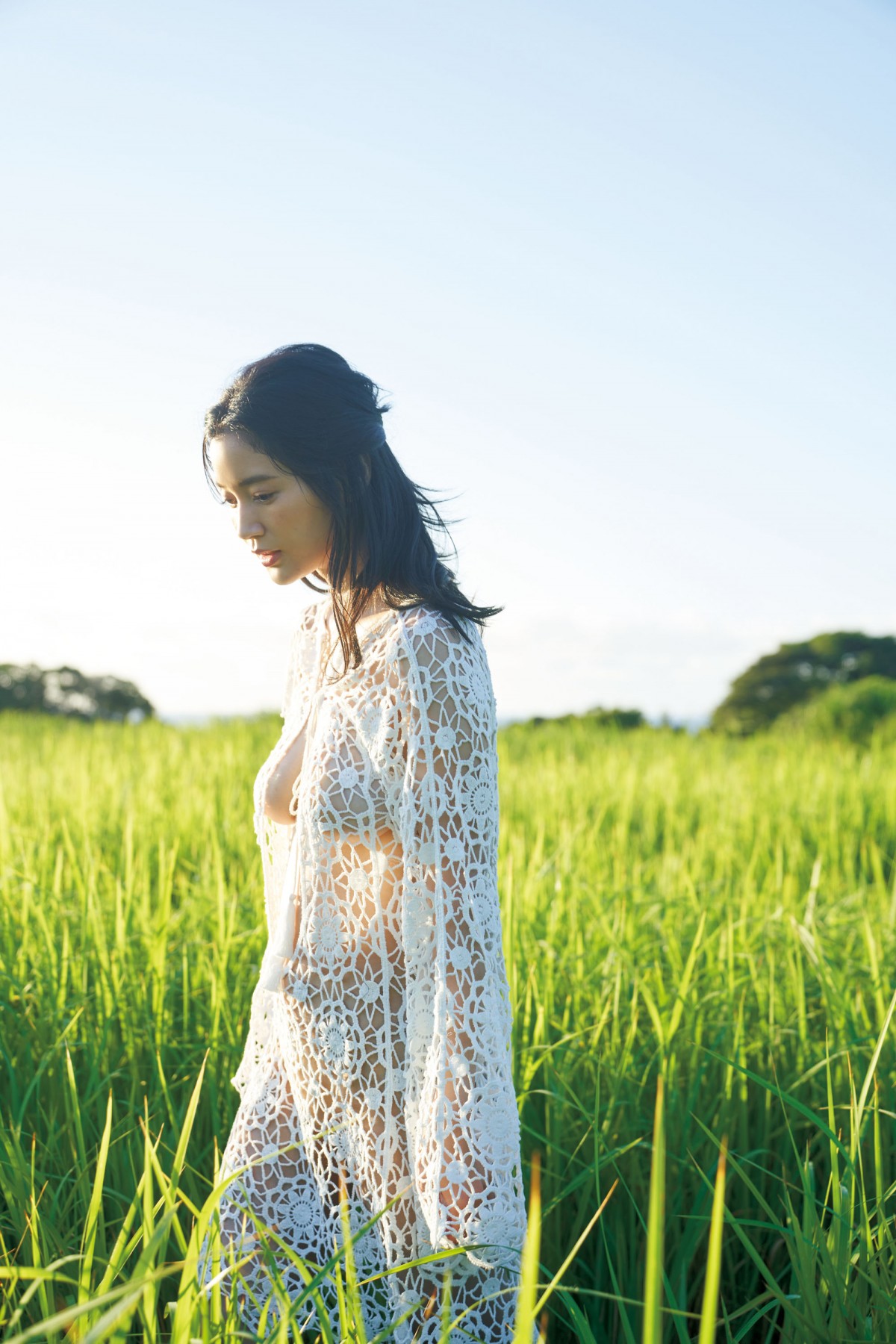 巨乳すぎるレポーターで注目・出口亜梨沙、屋久島で見せた“ありのままの姿”