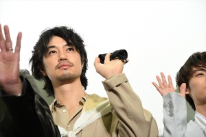 斎藤工、映画『愛のまなざしを』公開記念舞台あいさつに登場
