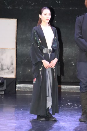 舞台『修羅雪姫』舞台あいさつに登場したラストアイドル・安田愛里