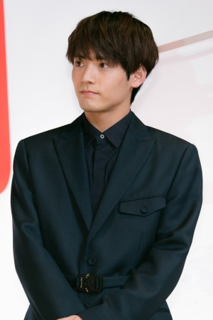 映画『決戦は日曜日』完成披露試写会に登場した赤楚衛二