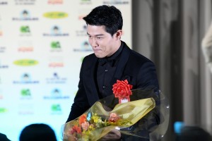 「第46回報知映画賞」表彰式に登場した鈴木亮平