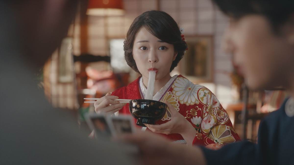 広瀬すず、艶やかな着物姿　吉沢亮＆ウルフ・アロン選手を“チェキで激写”