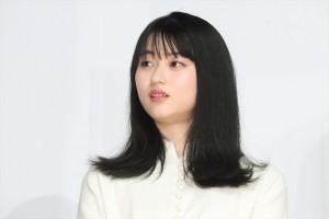 菊池日菜子、映画『私はいったい、何と闘っているのか』公開記念舞台あいさつに登場