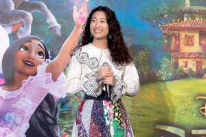 映画『ミラベルと魔法だらけの家』公開記念舞台あいさつに登場した斎藤瑠希