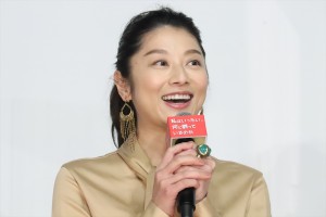 小池栄子、映画『私はいったい、何と闘っているのか』公開記念舞台あいさつに登場