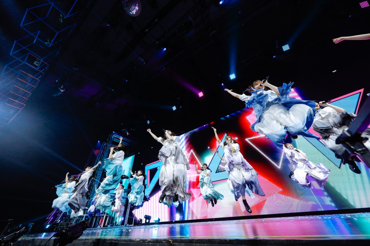 ＜ひなくり2021＞日向坂46、縦横無尽にファン“おひさま”の元へ　笑顔あふれるステージで魅了