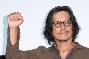 映画『鳩の撃退法』公開初日舞台あいさつイベントに登場した豊川悦司