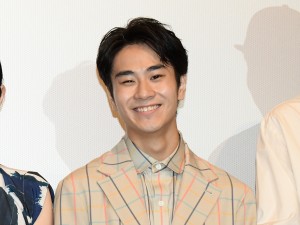 映画『うみべの女の子』初日舞台あいさつに登場した前田旺志郎