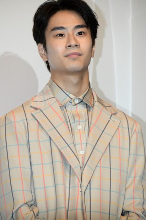 映画『うみべの女の子』初日舞台あいさつに登場した前田旺志郎