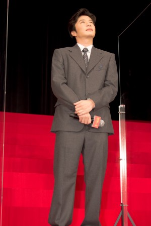 映画『総理の夫』完成披露試写イベントに登場した田中圭