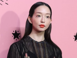 「Gucci Garden Archetypes」展 フォトコールに登場した松島花