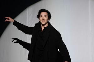 『劇場版 ルパンの娘』完成披露舞台挨拶に登場した大貫勇輔