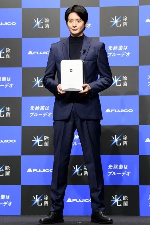 向井理、「フジコー ブルーデオ新 CM」発表会に登場