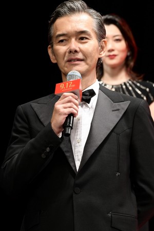 映画『マスカレード・ナイト』完成披露試写会に登場した渡部篤郎