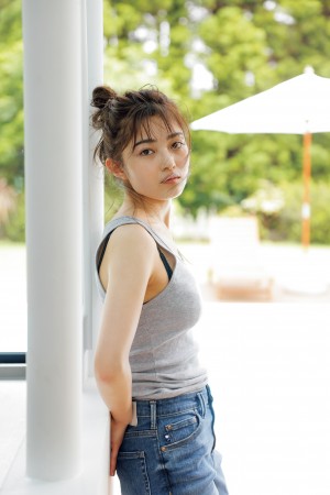 井上咲楽 1stフォトブック『さよならMAYUGE』　撮影：曽根将樹（PEACE MONKEY）