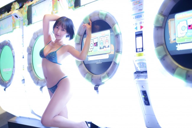 川瀬もえ、ゲームセンターで撮影したグラビアアザーカット