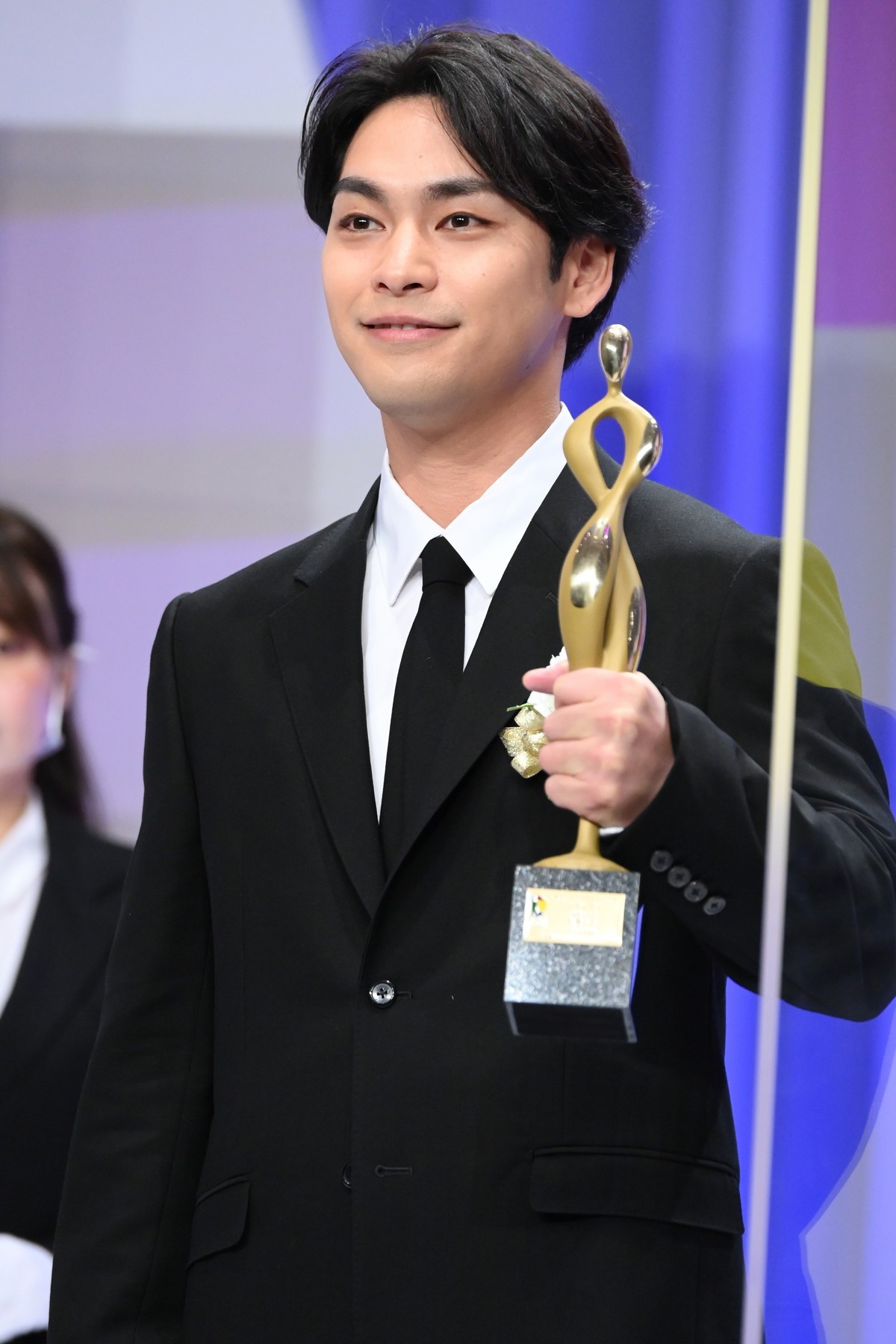 ＜ドラマアウォード2021＞綾瀬はるか、笑顔満開！　『天国と地獄』で主演女優賞受賞
