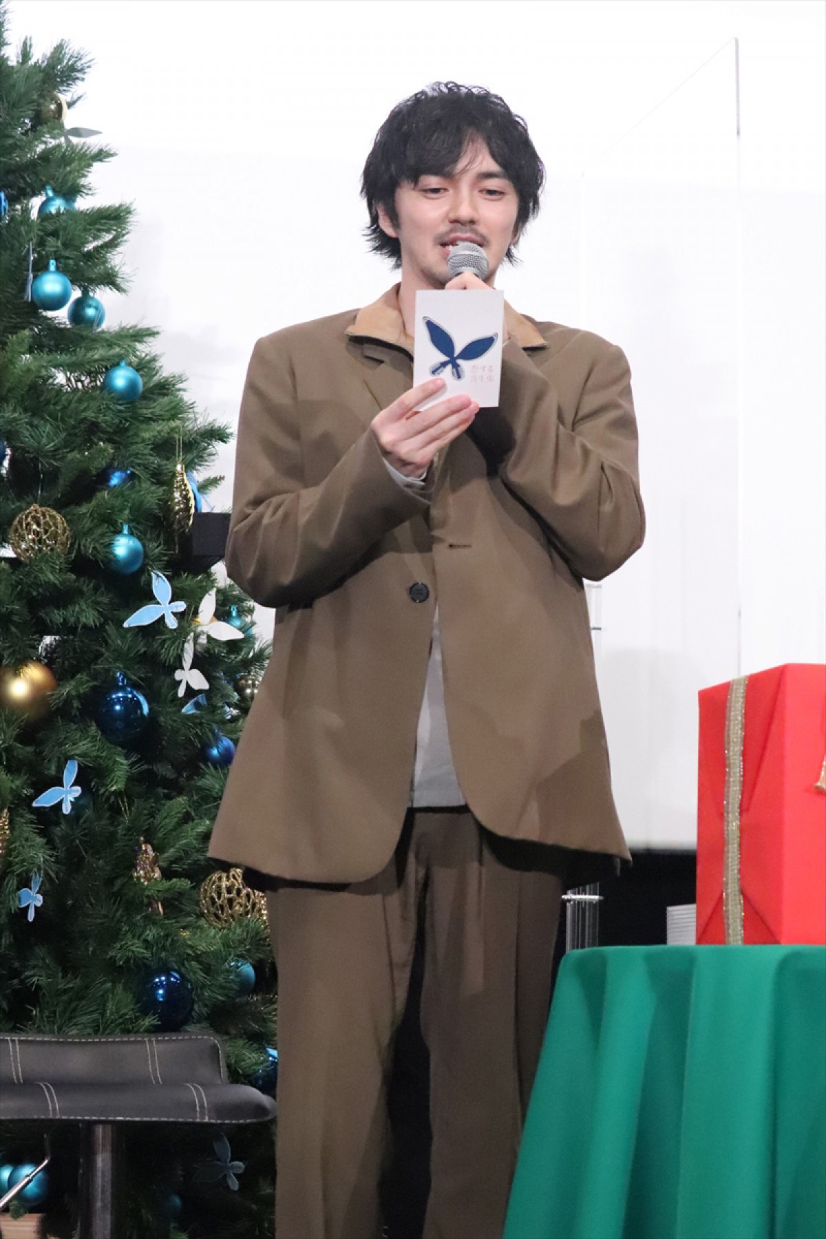林遣都、小松菜奈との写真撮影に嘆き？「自分が素人みたいに見える」