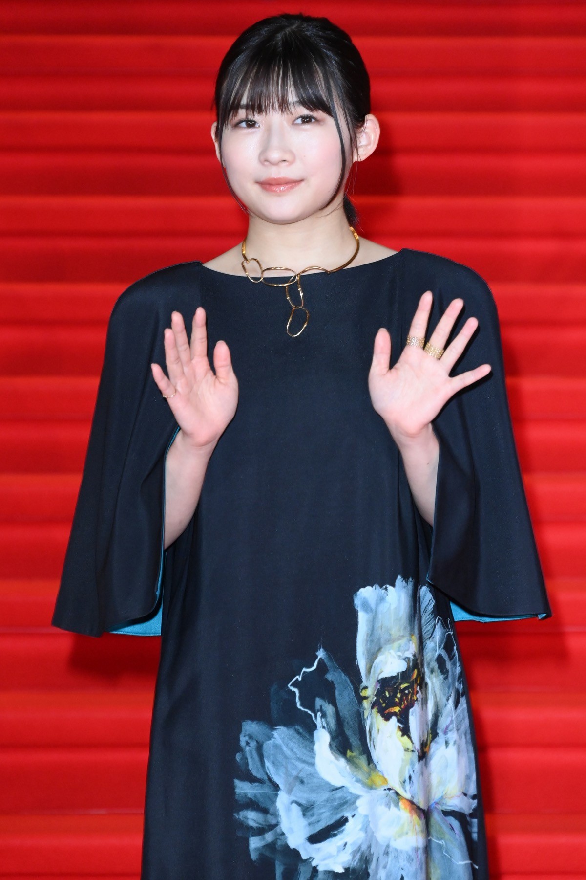 橋本愛、伊藤沙莉、南果歩、美山加恋ら豪華女優　華やか衣装で魅了＜第34回東京国際映画祭＞