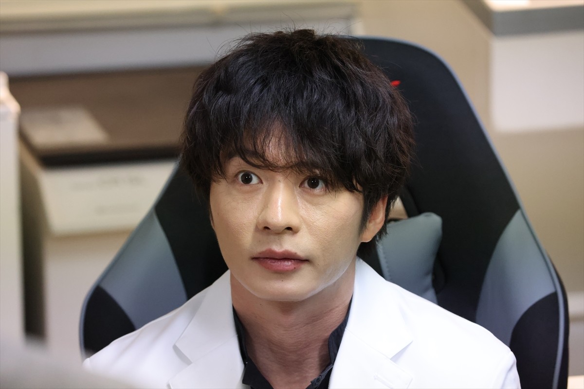田中圭×安田顕『らせんの迷宮』、初回ゲストに平岡祐太＆小野ゆり子