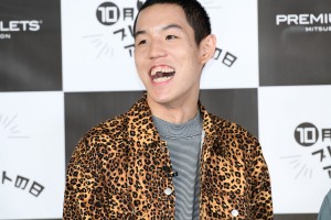 「プレミアム・アウトレットの日 アンバサダー就任発表会」に登場した四千頭身・都築拓紀