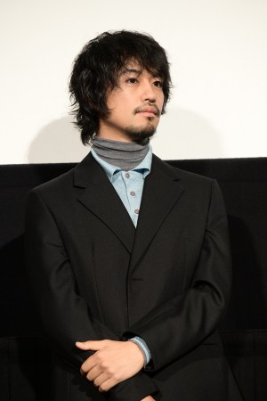 映画『CUBE 一度入ったら、最後』初日舞台あいさつに登場した斎藤工