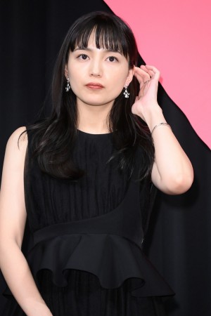 映画『聖地X』完成披露舞台あいさつに登場した川口春奈