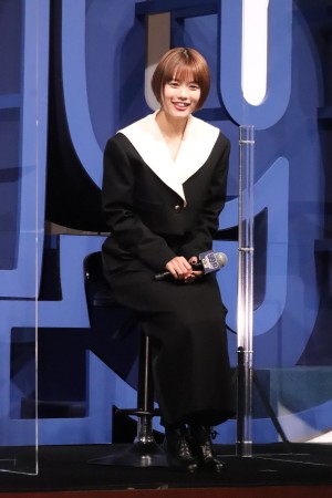 『99.9‐刑事専門弁護士‐ THE MOVIE』完成報告イベントに登場した杉咲花