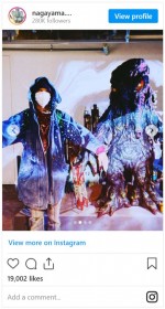 永山瑛太、へドラ展でのオフショット　※「永山瑛太」インスタグラム