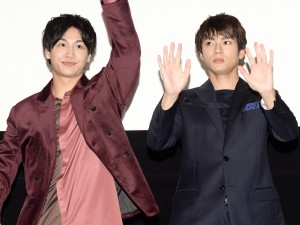 映画『テン・ゴーカイジャー』完成披露舞台あいさつに登場した（左から）小澤亮太、山田裕貴