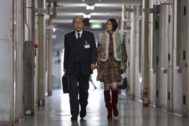 ドラマ『ドクターX~外科医・大門未知子~』での神原晶(岸部一徳)と大門未知子(米倉涼子)