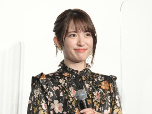 『劇場版 呪術廻戦 0』初日舞台あいさつに登場した小松未可子