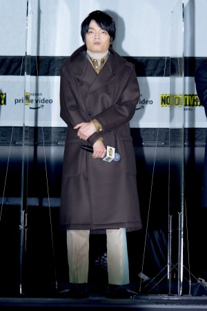 ドラマ『No Activity／本日も異状なし』配信記念ドライブインシアター イベントに登場した岡山天音