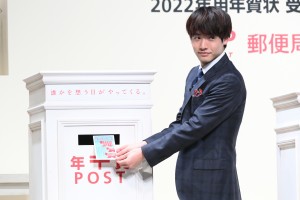 「2022年用年賀状 受付開始セレモニー」に登場した赤楚衛二