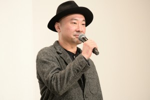 映画『雨に叫べば』舞台あいさつに登場した内田英治監督