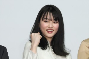 菊池日菜子、映画『私はいったい、何と闘っているのか』公開記念舞台あいさつに登場