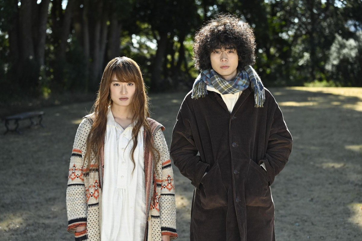 ドラマ『ミステリと言う勿れ』で共演する(左から)門脇麦、菅田将暉