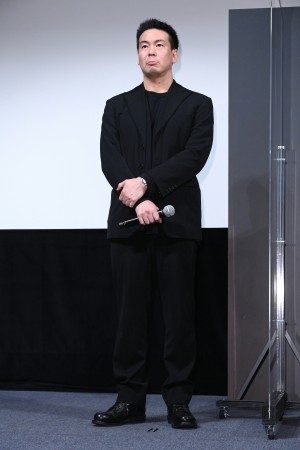 映画『さがす』完成披露試写会に登場した片山慎三監督