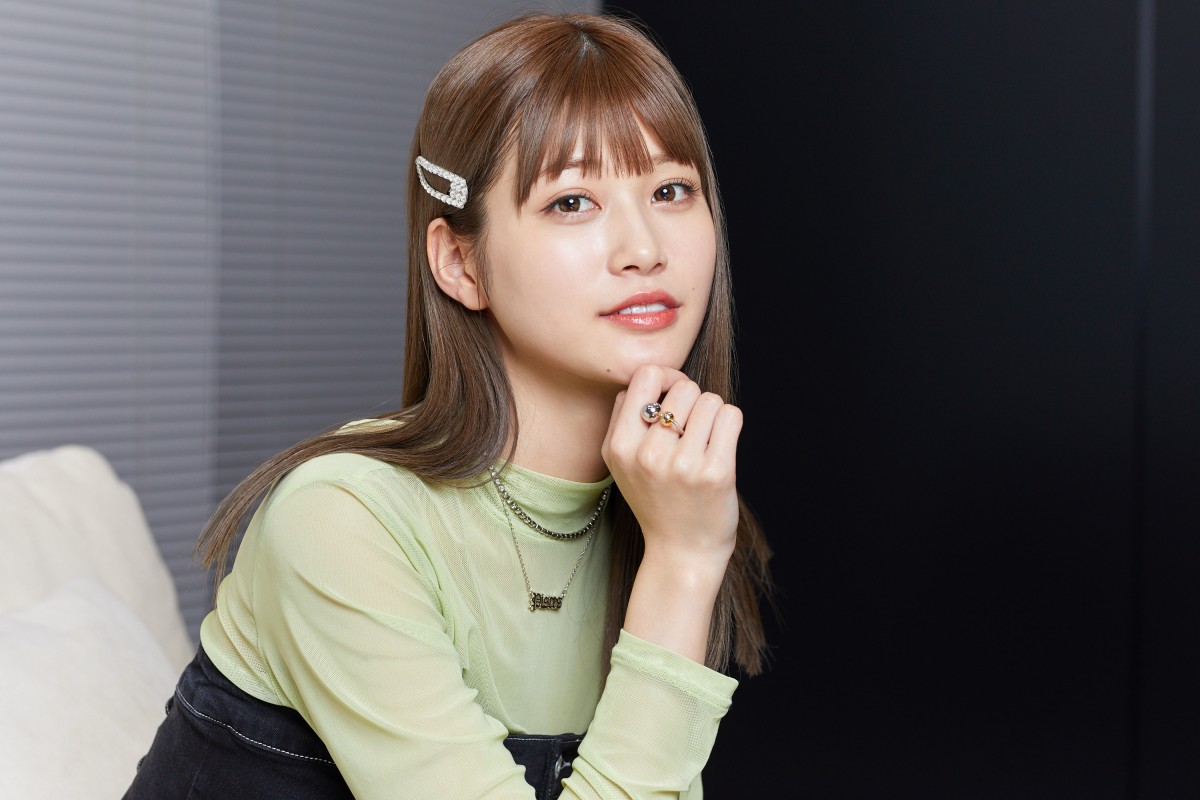 生見愛瑠、クールなパンツスーツ姿に反響「似合う」「かっこいい」