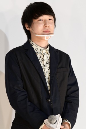 映画『君は永遠にそいつらより若い』特別先行上映会舞台あいさつに登場した小日向星一