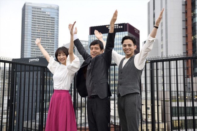 ドラマスペシャル『ドクターY~外科医・加地秀樹~』に出演する(左から)武田玲奈、主演の勝村政信、満島真之介