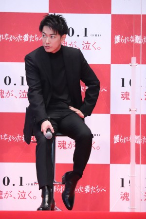 映画『護られなかった者たちへ』公開直前トークイベントに登壇した佐藤健